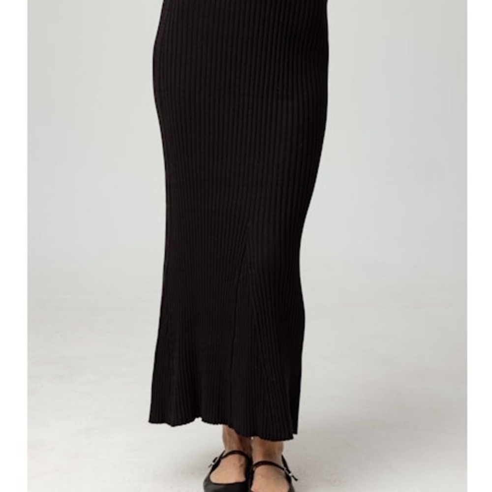 Black Ribbed Maxi Skirt